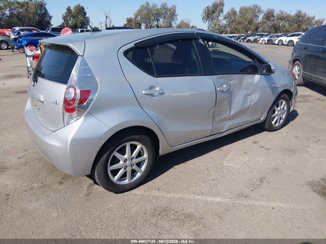 46037745 :رقم المزاد ، JTDKDTB36C1007023 vin ، 2012 Toyota Prius C Four مزاد بيع