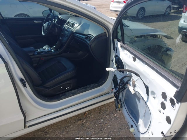 3FA6P0T91JR242660 Ford FUSION SE
