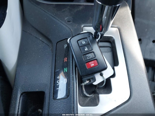 Toyota Rav4 Xle 2018 JTMWFREV3JD128423 Image 11
