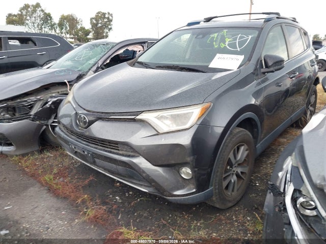 Toyota Rav4 Xle 2018 JTMWFREV3JD128423 Image 2