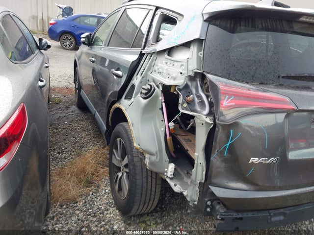 Toyota Rav4 Xle 2018 JTMWFREV3JD128423 Image 3