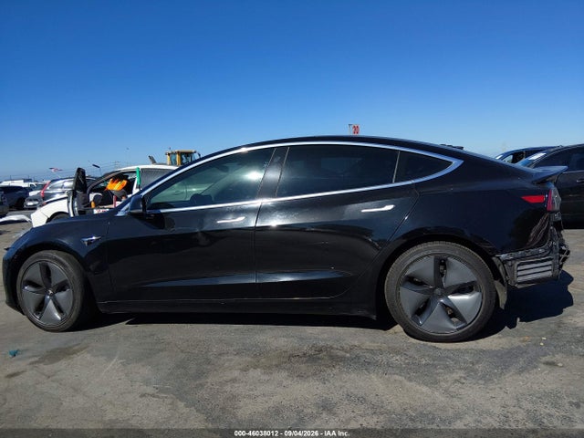 Tesla Model 3 Long Range/mid Range 2018 5YJ3E1EA0JF102911 Image 14