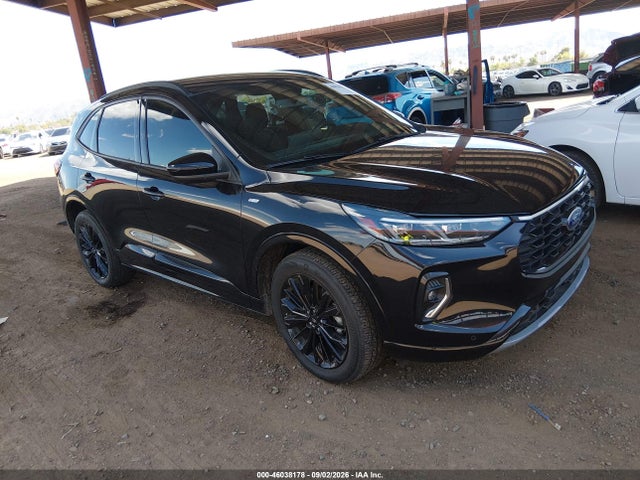 46038178 :رقم المزاد ، 1FMCU9PA1PUB42456 vin ، 2023 Ford Escape St-line Elite مزاد بيع