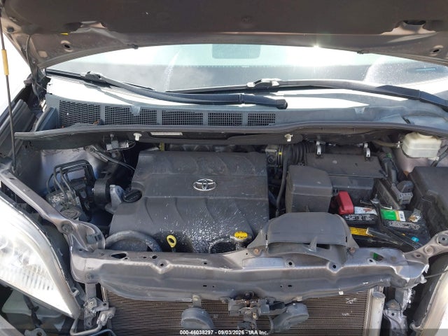5TDYK3DCXES418413 Toyota Sienna Xle V6 7 Passenger Auto Access Seat/xle V6 8 Passenger