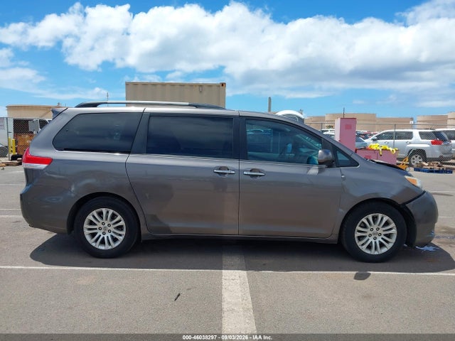 5TDYK3DCXES418413 Toyota Sienna Xle V6 7 Passenger Auto Access Seat/xle V6 8 Passenger