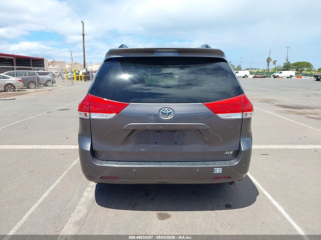 5TDYK3DCXES418413 Toyota Sienna Xle V6 7 Passenger Auto Access Seat/xle V6 8 Passenger