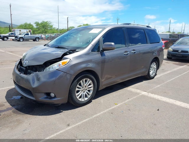 5TDYK3DCXES418413 Toyota Sienna Xle V6 7 Passenger Auto Access Seat/xle V6 8 Passenger