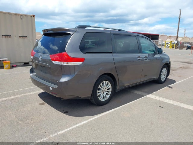 5TDYK3DCXES418413 Toyota Sienna Xle V6 7 Passenger Auto Access Seat/xle V6 8 Passenger