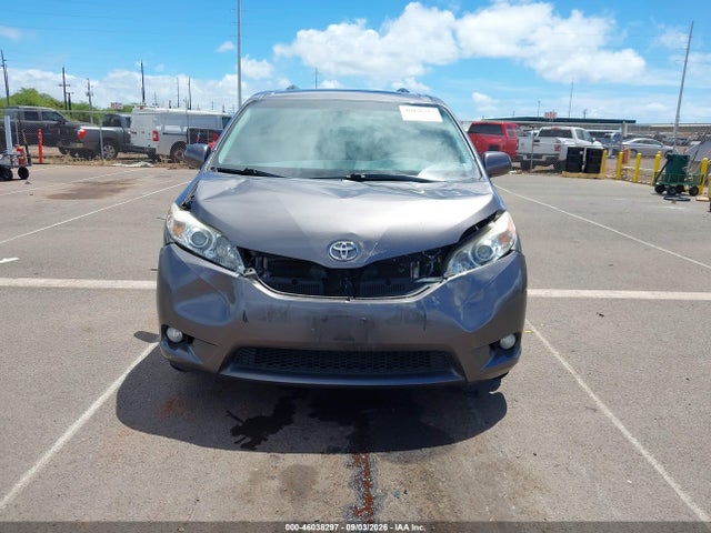 5TDYK3DCXES418413 Toyota Sienna Xle V6 7 Passenger Auto Access Seat/xle V6 8 Passenger