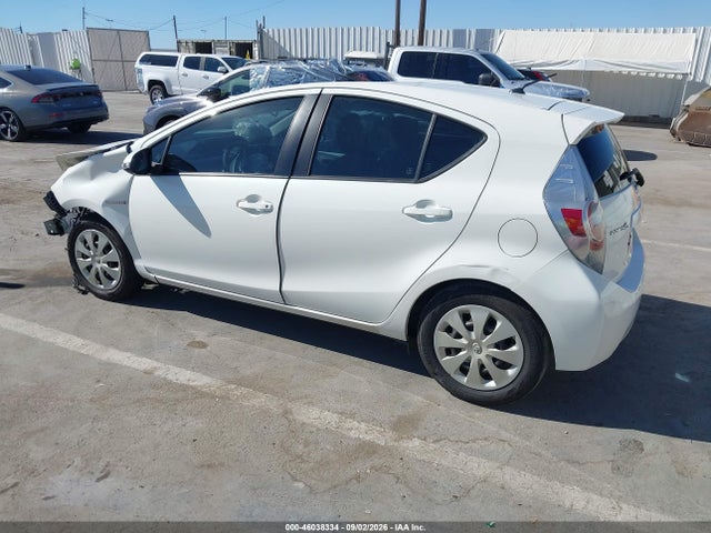Toyota Prius C Two 2014 JTDKDTB33E1565575 Image 3