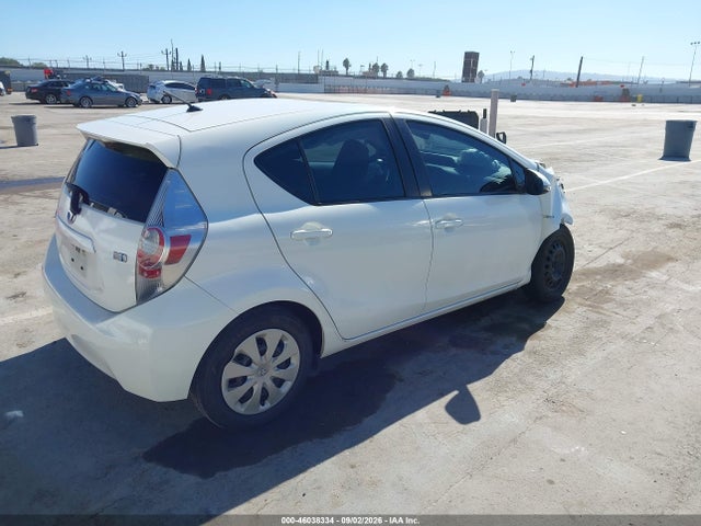 Toyota Prius C Two 2014 JTDKDTB33E1565575 Image 4