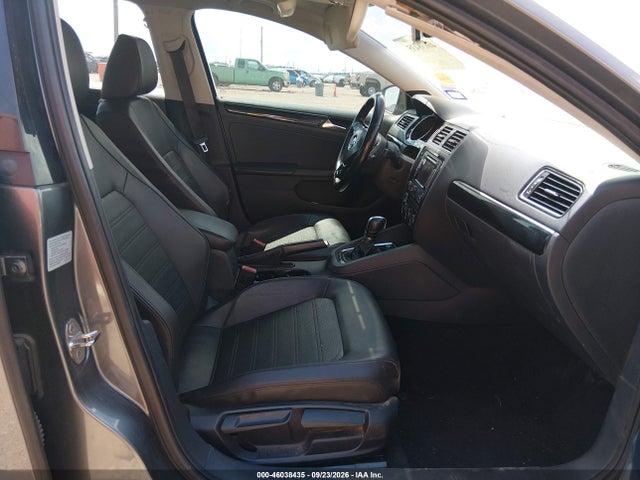 46038435 :رقم المزاد ، 3VWL07AJ2FM326981 vin ، 2015 Volkswagen Jetta 1.8t Sel مزاد بيع