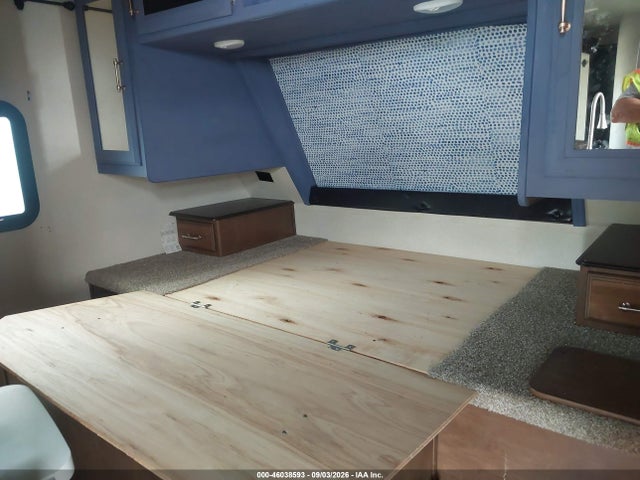 Salem Hemisphere Lite 2017 4X4TSBG22HU081592 Image 10