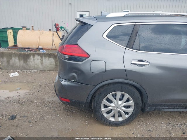 2017 Nissan Rogue S მანქანა იყიდება აუქციონზე, vin: JN8AT2MT5HW385354, აუქციონის ნომერი: 46038609