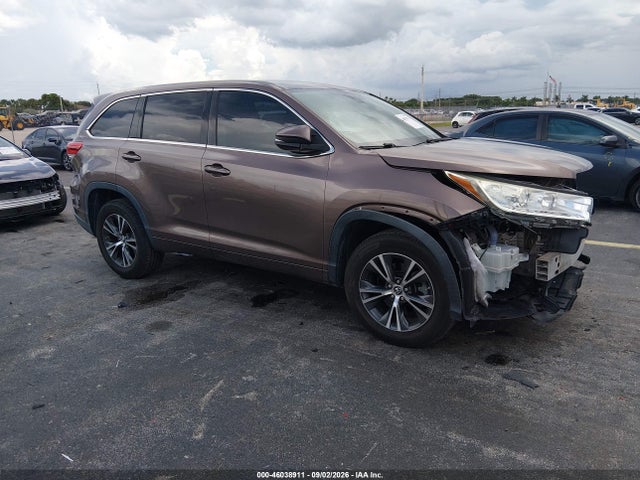 2017 Toyota Highlander Le მანქანა იყიდება აუქციონზე, vin: 5TDZZRFH7HS215883, აუქციონის ნომერი: 46038911