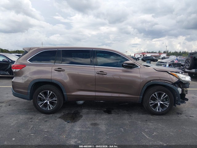 Продажа на аукционе авто 2017 Toyota Highlander Le, vin: 5TDZZRFH7HS215883, номер лота: 46038911