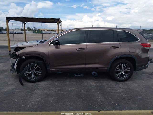 Продажа на аукционе авто 2017 Toyota Highlander Le, vin: 5TDZZRFH7HS215883, номер лота: 46038911