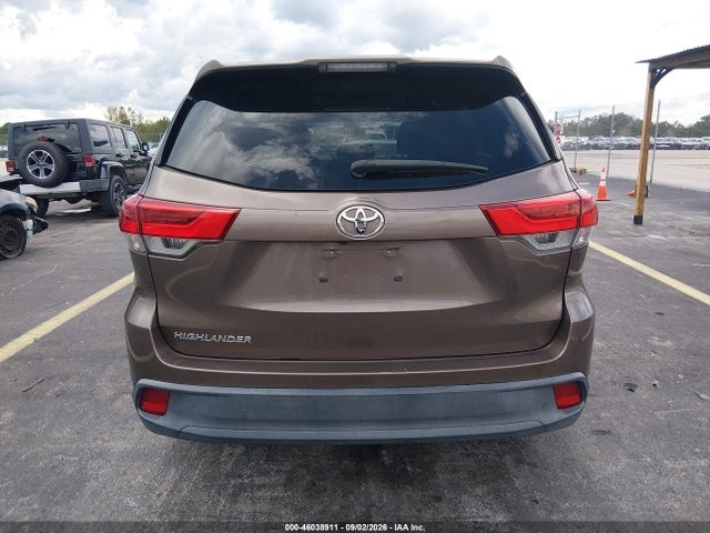 Продажа на аукционе авто 2017 Toyota Highlander Le, vin: 5TDZZRFH7HS215883, номер лота: 46038911