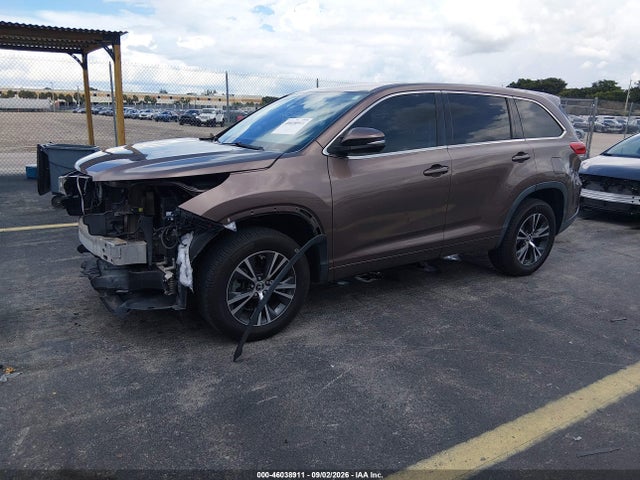 Продажа на аукционе авто 2017 Toyota Highlander Le, vin: 5TDZZRFH7HS215883, номер лота: 46038911