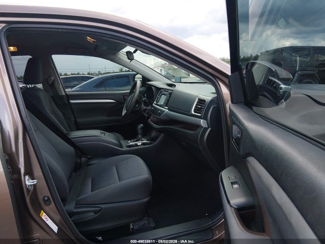Продажа на аукционе авто 2017 Toyota Highlander Le, vin: 5TDZZRFH7HS215883, номер лота: 46038911