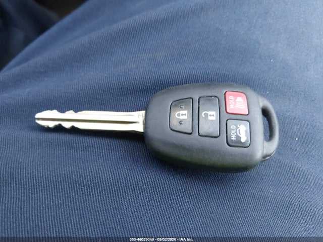 Продажа на аукционе авто 2017 Toyota Corolla Le, vin: 5YFBURHE8HP619822, номер лота: 46039049