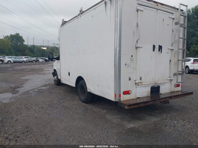 Chevrolet Express Cutaway Work Van 2017 1GB3GRCG2H1228355 Image 3