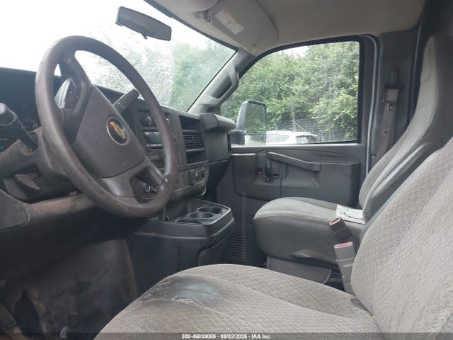 Chevrolet Express Cutaway Work Van 2017 1GB3GRCG2H1228355 Image 7