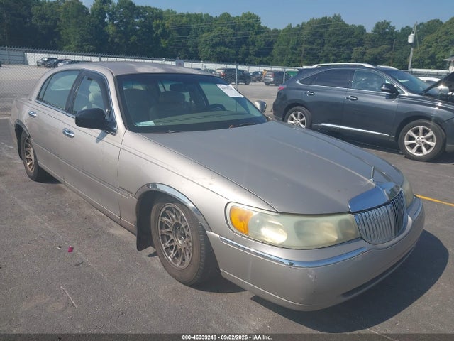 Продажа на аукционе авто 2001 Lincoln Town Car Signature, vin: 1LNHM82W31Y732922, номер лота: 46039248