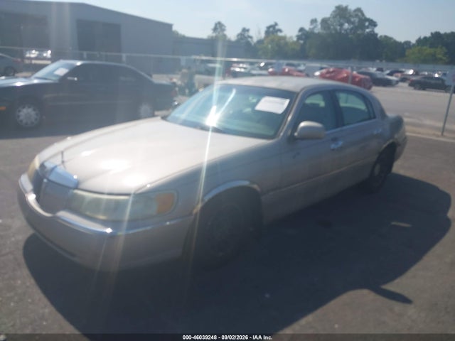 Продажа на аукционе авто 2001 Lincoln Town Car Signature, vin: 1LNHM82W31Y732922, номер лота: 46039248