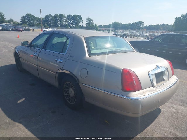Продажа на аукционе авто 2001 Lincoln Town Car Signature, vin: 1LNHM82W31Y732922, номер лота: 46039248