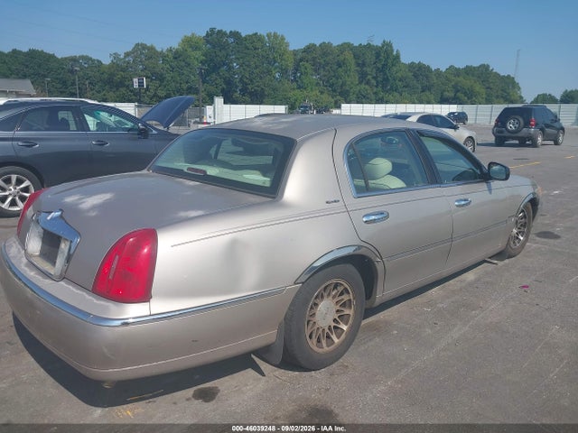 Продажа на аукционе авто 2001 Lincoln Town Car Signature, vin: 1LNHM82W31Y732922, номер лота: 46039248