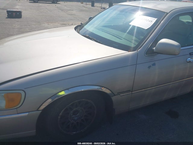 Продажа на аукционе авто 2001 Lincoln Town Car Signature, vin: 1LNHM82W31Y732922, номер лота: 46039248