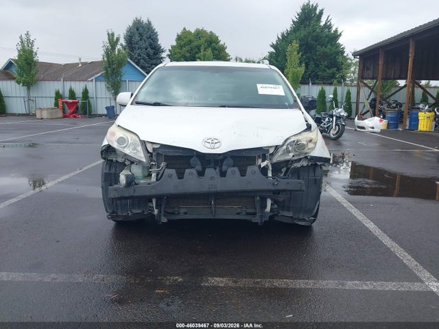 46039467 :رقم المزاد ، 5TDYK3DC3BS020262 vin ، 2011 Toyota Sienna Ltd مزاد بيع