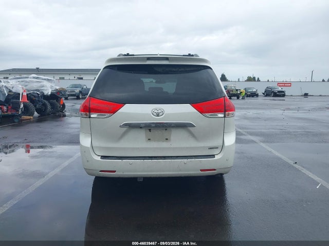 46039467 :رقم المزاد ، 5TDYK3DC3BS020262 vin ، 2011 Toyota Sienna Ltd مزاد بيع