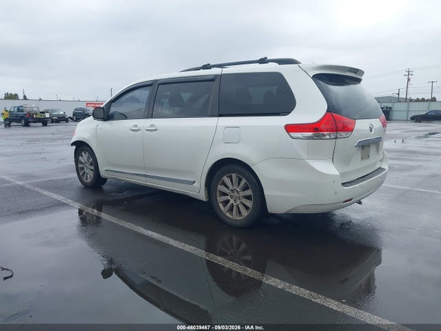 46039467 :رقم المزاد ، 5TDYK3DC3BS020262 vin ، 2011 Toyota Sienna Ltd مزاد بيع