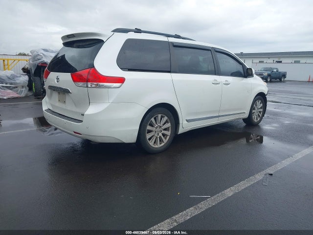 46039467 :رقم المزاد ، 5TDYK3DC3BS020262 vin ، 2011 Toyota Sienna Ltd مزاد بيع
