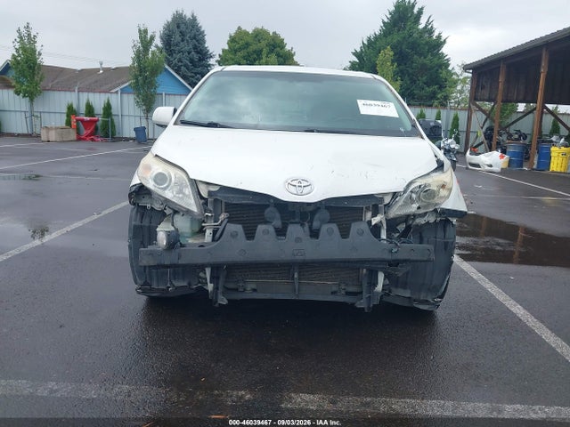 46039467 :رقم المزاد ، 5TDYK3DC3BS020262 vin ، 2011 Toyota Sienna Ltd مزاد بيع
