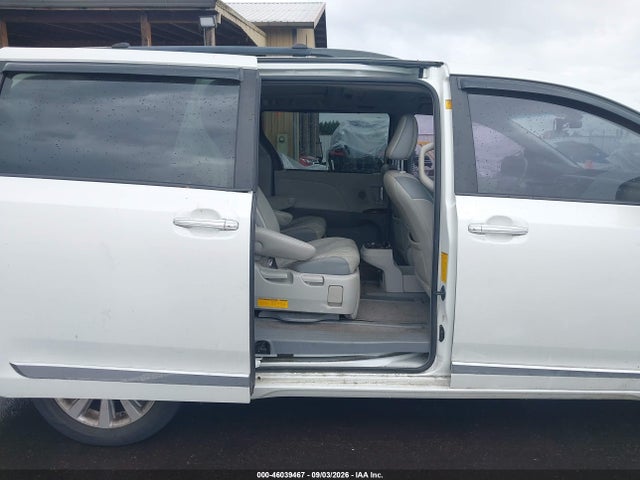 46039467 :رقم المزاد ، 5TDYK3DC3BS020262 vin ، 2011 Toyota Sienna Ltd مزاد بيع