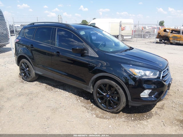 46039474 :رقم المزاد ، 1FMCU0G91HUE30044 vin ، 2017 Ford Escape Se مزاد بيع