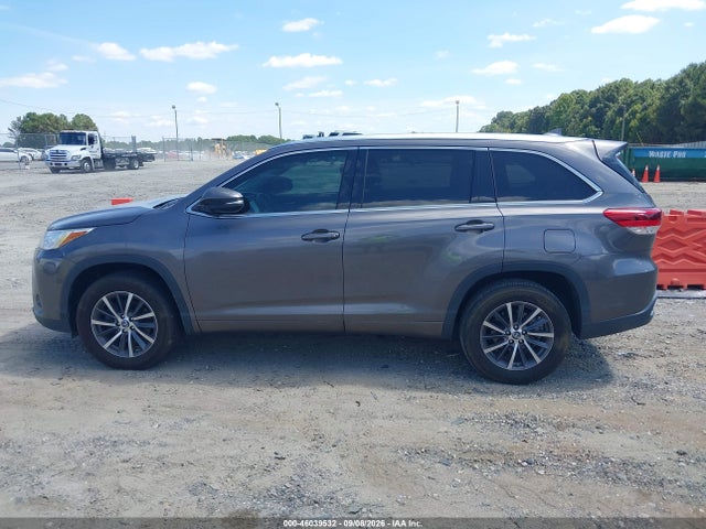 2018 Toyota Highlander Xle მანქანა იყიდება აუქციონზე, vin: 5TDKZRFH7JS529637, აუქციონის ნომერი: 46039532