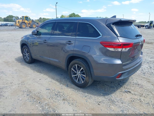 2018 Toyota Highlander Xle მანქანა იყიდება აუქციონზე, vin: 5TDKZRFH7JS529637, აუქციონის ნომერი: 46039532