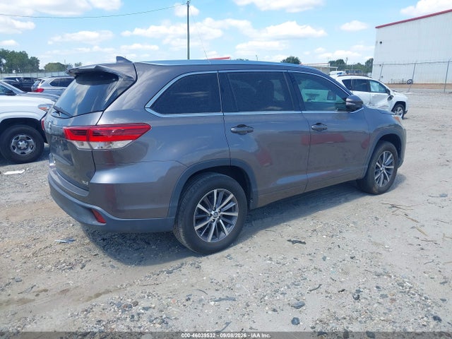 2018 Toyota Highlander Xle მანქანა იყიდება აუქციონზე, vin: 5TDKZRFH7JS529637, აუქციონის ნომერი: 46039532