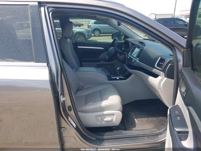 2018 Toyota Highlander Xle მანქანა იყიდება აუქციონზე, vin: 5TDKZRFH7JS529637, აუქციონის ნომერი: 46039532