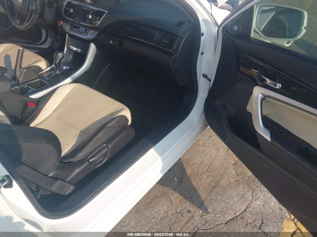 Auction sale of the 2014 Honda Accord Ex-l, vin: 1HGCT1B86EA001363, lot number: 46039540