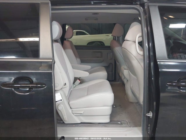 KIA Sedona L 2018 KNDMA5C15J6397204 Image 8