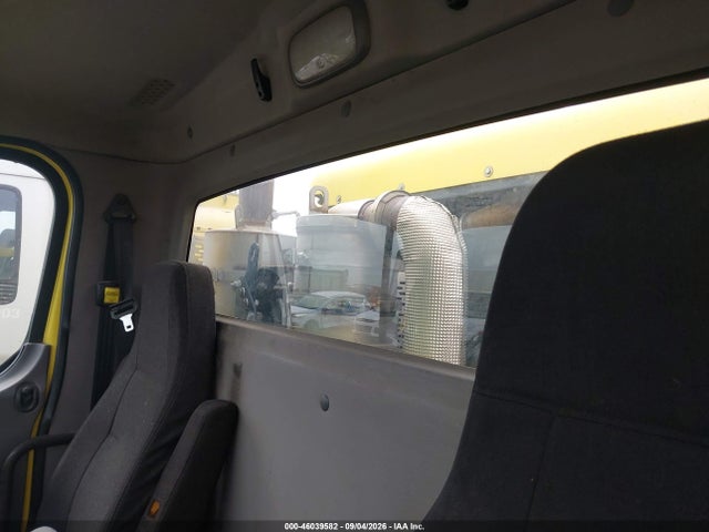 Продажа на аукционе авто 2016 Freightliner M2 106 Medium Duty, vin: 1FVACXDTXGHGW9307, номер лота: 46039582