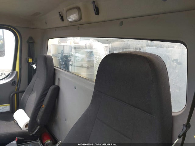 Продажа на аукционе авто 2016 Freightliner M2 106 Medium Duty, vin: 1FVACXDTXGHGW9307, номер лота: 46039582