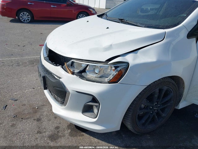 46039634 :رقم المزاد ، 1G1JC6SB2J4110743 vin ، 2018 Chevrolet Sonic Lt Manual مزاد بيع