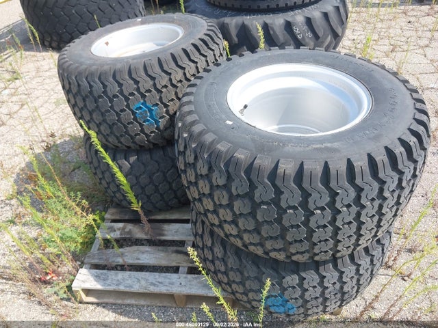46040129 :رقم المزاد ،  vin ، 2000 Pallet Of 4 Tires Other مزاد بيع