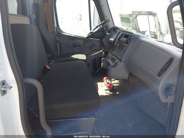 Продажа на аукционе авто 2017 Freightliner M2 106 Medium Duty, vin: 1FVHCYCY3HHJB2024, номер лота: 46040145